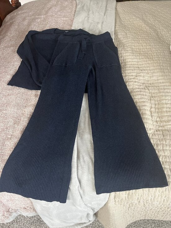 Splendid Lounge Set - Picture 2 of 5